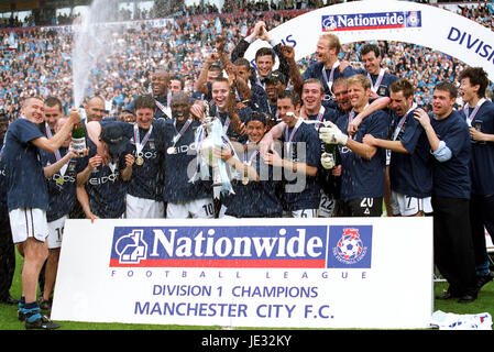 MANCHESTER CITY DIV1 Meister MANCHESTER CITY FC MAIN ROAD MANCHESTER 21. April 2002 Stockfoto