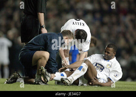 LUCAS RADEBE LEEDS UNITED FC ELLAND ROAD LEEDS 6. Dezember 2003 Stockfoto