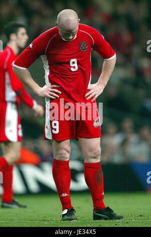 JOHN HARTSON WALES & GLASGOW CELTIC FC MILLENIUM Stadion CARDIFF WALES 19. November 2003 Stockfoto