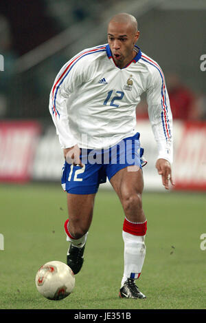 THIERRY HENRY Frankreich & ARSENAL FC GELSENKIRCHEN Deutschland 15. November 2003 Stockfoto