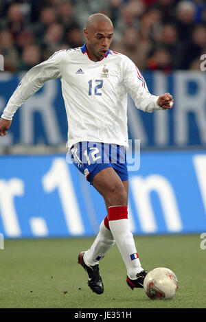 THIERRY HENRY Frankreich & ARSENAL FC GELSENKIRCHEN Deutschland 15. November 2003 Stockfoto