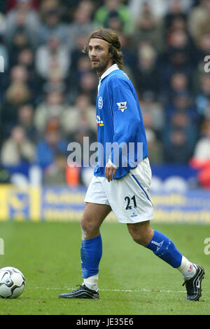 CHRISTOPHE DUGARRY BIRMINGHAM CITY FC MOLINEUX STADIUM WOLVERHAMPTON ENGLAND 8. November 2003 Stockfoto