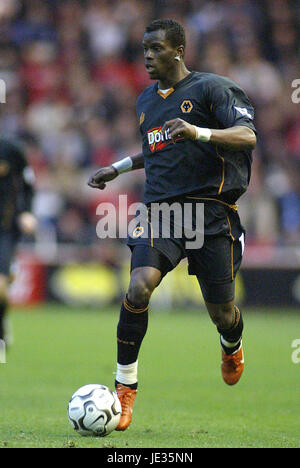 HENRI CAMARA WOLVERHAMPTON WANDERERS FC RIVERSIDE STADIUM MIDDLESBROUGH ENGLAND 2. November 2003 Stockfoto