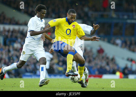 THIERRY HENRY & JOSE ROQUE JNR LEEDS UNITED V ARSENAL FC ELLAND ROAD LEEDS ENGLAND 1. November 2003 Stockfoto