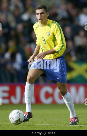 LUCIO BBRAZIL & BAYER 04 LEVERKUSEN WALKERS STADIUM LEICESTER ENGLAND 12. Oktober 2003 Stockfoto