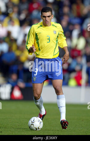 LUCIO BBRAZIL & BAYER 04 LEVERKUSEN WALKERS STADIUM LEICESTER ENGLAND 12. Oktober 2003 Stockfoto