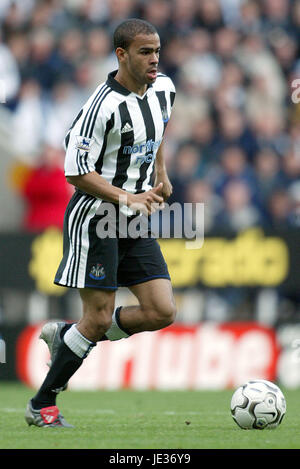 KIERON DYER NEWCASTLE UNITED FC St. JAMES PARK NEWCASTLE ENGLAND 4. Oktober 2003 Stockfoto