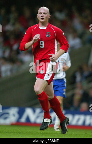 JOHN HARTSON WALES & GLASGOW CELTIC FC MILLENNIUM Stadion CARDIFF WALES 10. September 2003 Stockfoto