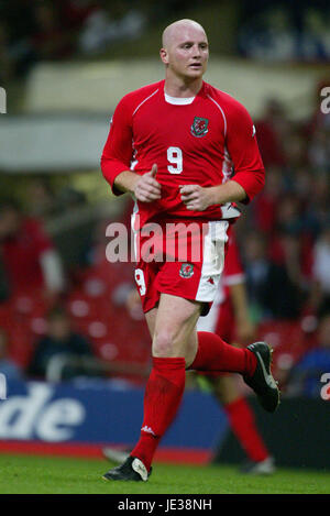 JOHN HARTSON WALES & GLASGOW CELTIC FC MILLENNIUM Stadion CARDIFF WALES 10. September 2003 Stockfoto