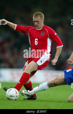 MARK PEMBRIDGE WALES & EVERTON FC MILLENNIUM Stadion CARDIFF WALES 10. September 2003 Stockfoto