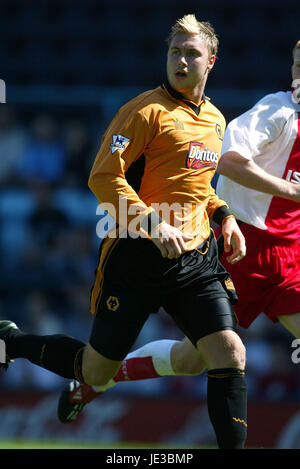 ADAM PROUDLOCK WOLVERHAMPTON WANDERERS FC HIGHFIELD ROAD COVENTRY ENGLAND 2. August 2003 Stockfoto