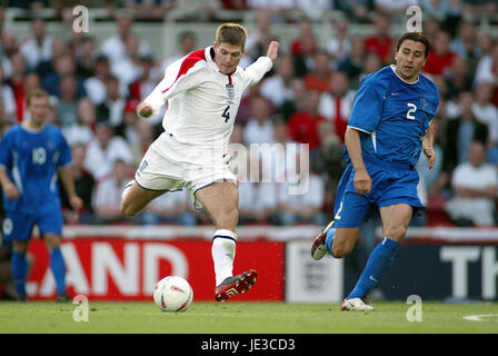 STEVEN GERRARD ENGLAND V Slowakei RIVERSIDE STADIUM MIDDLESBROUGH ENGLAND 11. Juni 2003 Stockfoto