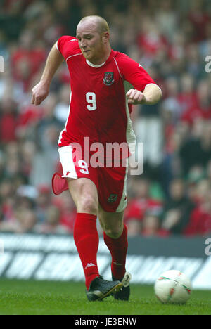 JOHN HARTSON WALES & GLASGOW CELTIC FC MILLENNIUM Stadion CARDIFF WALES 29. März 2003 Stockfoto