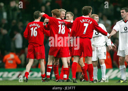 LIVERPOOL-Spieler feiern LIVERPOOL FC V Manchester UNITED FC MILLENNIUM Stadion CARDIFF WALES 2. März 2003 Stockfoto