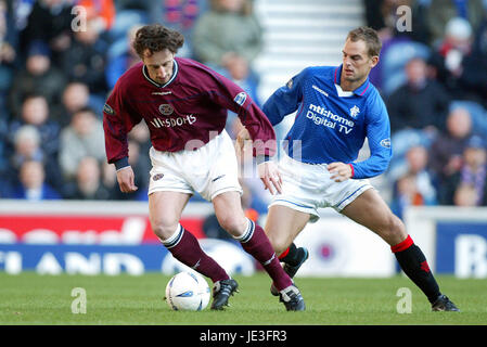 STEPHANE MAHE & RONALD DE BOER GLASGOW RANGERS V Herzen IBROX GLASGOW 15. Februar 2003 Stockfoto