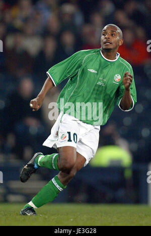 CLINTON MORRISON REP von Irland & BIRMINGHAM CI HAMPDEN PARK GLASGOW 12. Februar 2003 Stockfoto