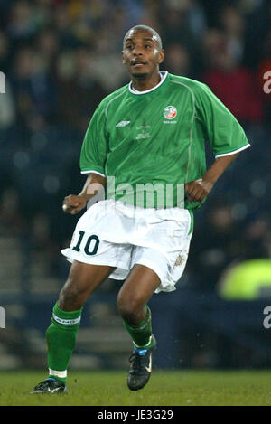 CLINTON MORRISON REP von Irland & BIRMINGHAM CI HAMPDEN PARK GLASGOW 12. Februar 2003 Stockfoto