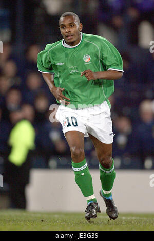 CLINTON MORRISON REP von Irland & BIRMINGHAM CI HAMPDEN PARK GLASGOW 12. Februar 2003 Stockfoto