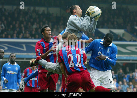 GABOR KIRALY CRYSTAL PALACE FC ST ANDREWS BIRMINGHAM ENGLAND 30. Oktober 2004 Stockfoto