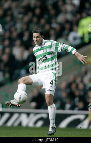 JACKIE MCNAMARA GLASGOW CELTIC FC CELTIC PARK GLASGOW Schottland 16. Oktober 2004 Stockfoto