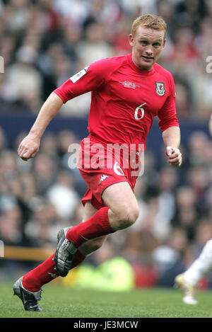 Markieren Sie PEMBRIDGE WALES & EVERTON FC OLD TRAFFORD MANCHESTER ENGLAND 9. Oktober 2004 Stockfoto