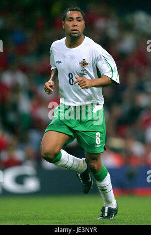 JEFF WHITLEY Nord Irland & Manchester CITY FC MILLENNIUM Stadion CARDIFF WALES 8. September 2004 Stockfoto