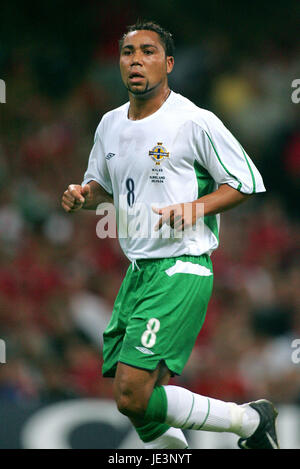 JEFF WHITLEY Nord Irland & Manchester CITY FC MILLENNIUM Stadion CARDIFF WALES 8. September 2004 Stockfoto