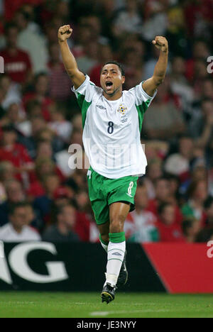 JEFF WHITLEY Nord Irland & Manchester CITY FC MILLENNIUM Stadion CARDIFF WALES 8. September 2004 Stockfoto