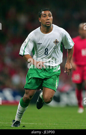 JEFF WHITLEY Nord Irland & Manchester CITY FC MILLENNIUM Stadion CARDIFF WALES 8. September 2004 Stockfoto