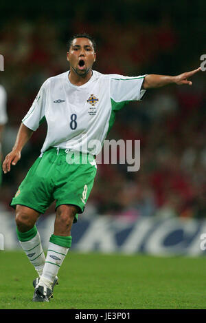 JEFF WHITLEY Nord Irland & Manchester CITY FC MILLENNIUM Stadion CARDIFF WALES 8. September 2004 Stockfoto