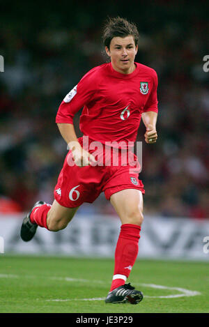 JOHN OSTER WALES & SUNDERLAND FC MILLENNIUM Stadion CARDIFF WALES 8. September 2004 Stockfoto