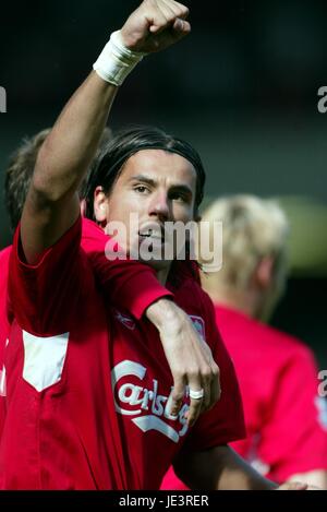 MILAN BAROS LIVERPOOL V MANCHESTER CITY Anfield Road LIVERPOOL ENGLAND 21. August 2004 Stockfoto