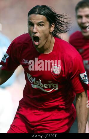 MILAN BAROS LIVERPOOL V MANCHESTER CITY Anfield Road LIVERPOOL ENGLAND 21. August 2004 Stockfoto