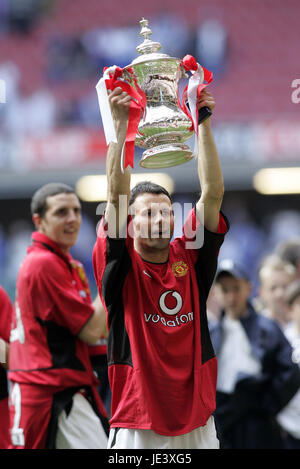 RYAN GIGGS MANCHESTER UTD FA CUP Gewinner MILLENIUM Stadion CARDIFF WALES 22. Mai 2004 Stockfoto