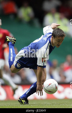 DENNIS WISE MILLWALL FC MILLENIUM Stadion CARDIFF WALES 22. Mai 2004 Stockfoto