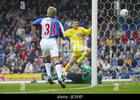 MARK VIDUKA Partituren Sieger BLACKBURN ROVERS V LEEDS UTD EWOOD PARK BLACKBURN ENGLAND 10. April 2004 Stockfoto