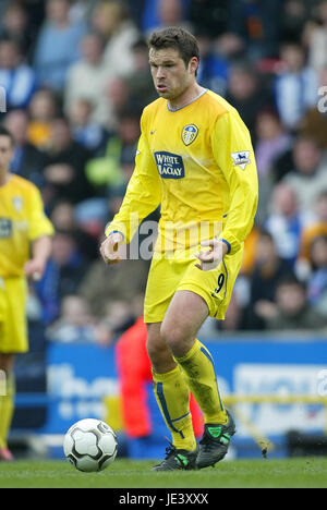 MARK VIDUKA LEEDS UNITED FC EWOOD PARK BLACKBURN ENGLAND 10. April 2004 Stockfoto