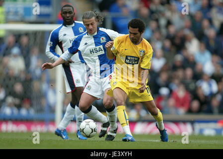 JERMAINE PENNANT & TUGAY BLACKBURN ROVERS V LEEDS UTD EWOOD PARK BLACKBURN ENGLAND 10. April 2004 Stockfoto