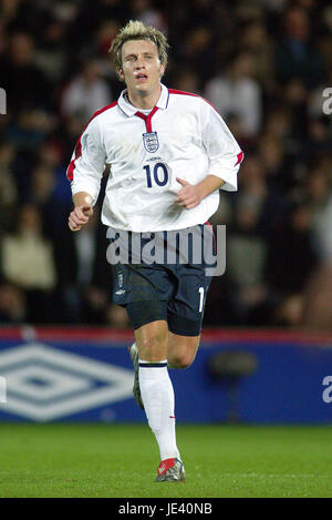 DEAN ASHTON ENGLAND U21 & CREWE ALEXANDRA KC STADIUM HULL ENGLAND 17. Februar 2004 Stockfoto