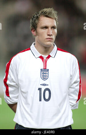 DEAN ASHTON ENGLAND U21 & CREWE ALEXANDRA KC STADIUM HULL ENGLAND 17. Februar 2004 Stockfoto