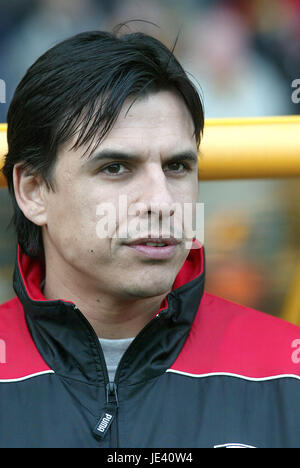 CHRIS COLEMAN FULHAM MANAGER MOLINEUX WOLVERHAMPTON ENGLAND 21. Februar 2004 Stockfoto