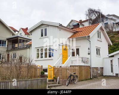Die kleine Stadt an der Westküste von Schweden, einem malerischen Urlaubsort Kungshamn clapboard villa Stockfoto
