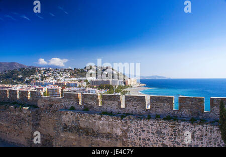 Playa De La Caletilla in Almunecar - Blick vom San Miguel Castle, Andalusien, Spanien Stockfoto