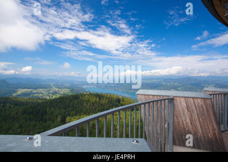 Blick vom Aussichtsturm Pyramidenkogel, Lake Woerth, Kärnten, Österreich Stockfoto