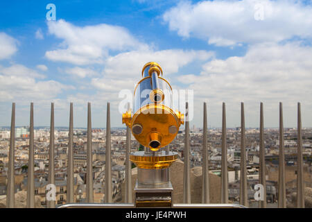 Blick vom Arc de Triomphe und touristischen Teleskop in Paris, Frankreich. Stockfoto