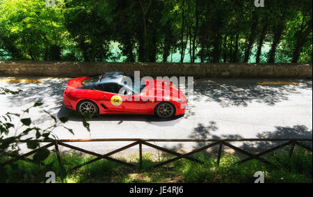 GOLA DEL FURLO, Italien - 19. Mai: Ferrari 599 GTO auf einem alten Rennwagen Rallye Mille Miglia 2017 die berühmte italienische historische Rennen (1927-1957) Mai Stockfoto