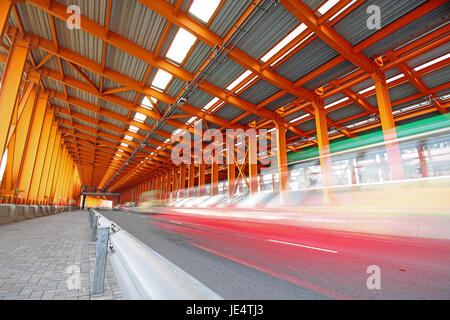 Orange Stahl tunnel Stockfoto