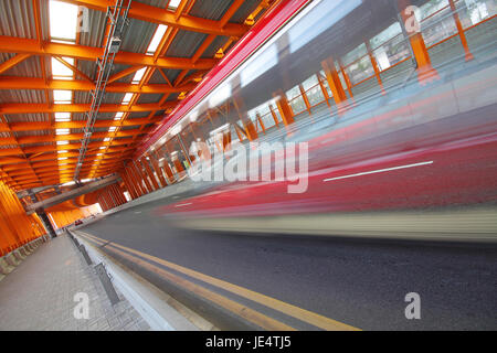Orange Stahl tunnel Stockfoto