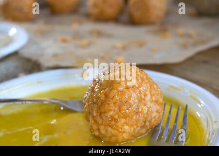 Sizilianische Reis Krokette fertig gekocht werden Stockfoto