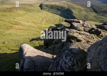 Regal Steinen auf Bleaklow, einer Fläche von Moorlandschaft in der Nähe von Glossop in Dark Peak, Derbyshire, England. Stockfoto